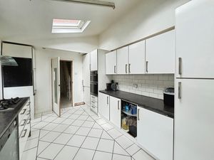 Kitchen- click for photo gallery